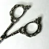 Poignée métallique des ciseaux de précision 11 cm vintage avec motif floral pour confort et maniabilité