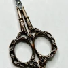 Poignée métallique des ciseaux de précision 11 cm vintage avec motif floral pour confort et maniabilité