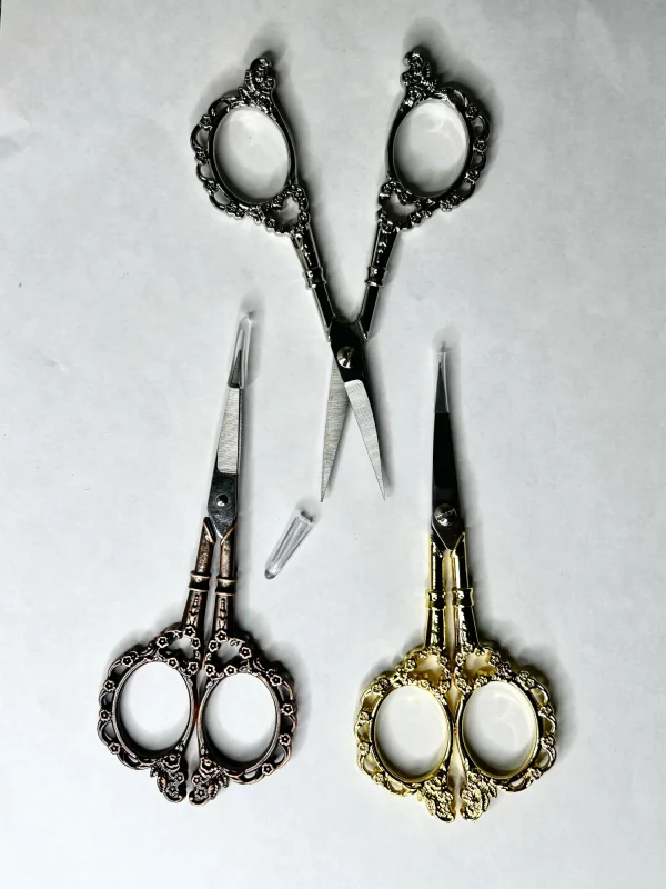 Ciseaux de précision 11 cm vintage avec motif floral – lames acier inoxydable pour couture, broderie et travaux textiles, disponible en argent, doré et bronze